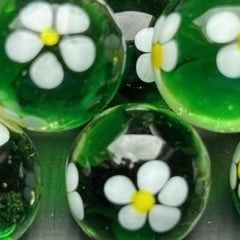 Fleur blanche - vert 16mm