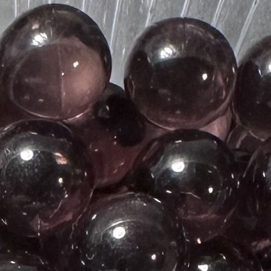 Violet 10mm : petite bille en verre violet foncé translucide