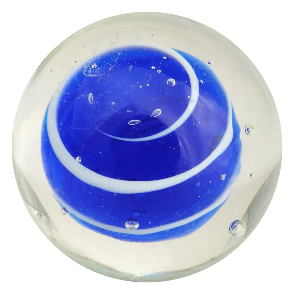 Bumble Bubble bleu foncé 25mm : bille faite main, cœur bleu foncé et spirale blanche